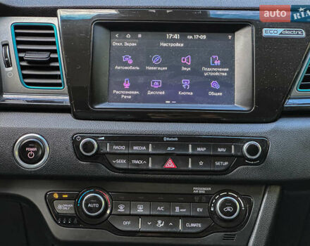 Білий Кіа Niro, об'ємом двигуна 0 л та пробігом 204 тис. км за 17800 $, фото 94 на Automoto.ua