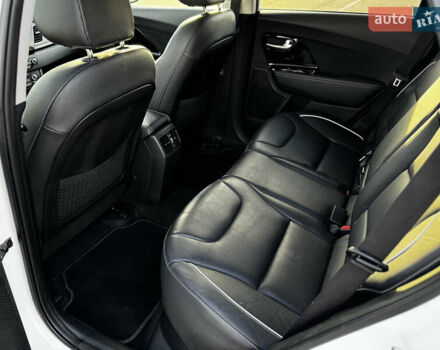 Білий Кіа Niro, об'ємом двигуна 0 л та пробігом 74 тис. км за 18700 $, фото 27 на Automoto.ua