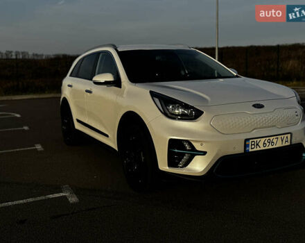 Білий Кіа Niro, об'ємом двигуна 0 л та пробігом 74 тис. км за 18700 $, фото 2 на Automoto.ua
