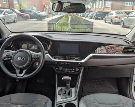 Білий Кіа Niro, об'ємом двигуна 1.58 л та пробігом 70 тис. км за 22500 $, фото 2 на Automoto.ua