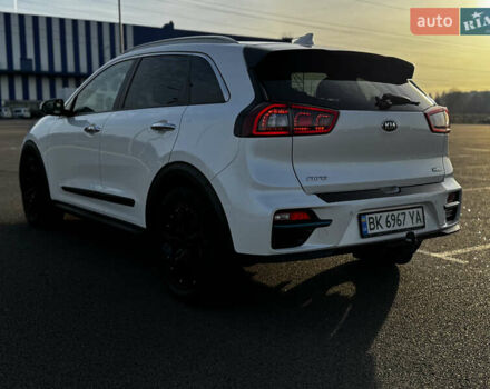 Білий Кіа Niro, об'ємом двигуна 0 л та пробігом 74 тис. км за 18700 $, фото 10 на Automoto.ua