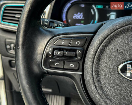 Білий Кіа Niro, об'ємом двигуна 0 л та пробігом 204 тис. км за 17800 $, фото 75 на Automoto.ua