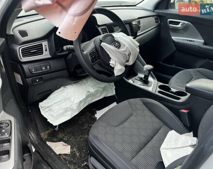 Білий Кіа Niro, об'ємом двигуна 1.58 л та пробігом 97 тис. км за 8900 $, фото 10 на Automoto.ua