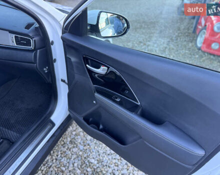 Белый Киа Niro, объемом двигателя 0 л и пробегом 210 тыс. км за 15900 $, фото 50 на Automoto.ua