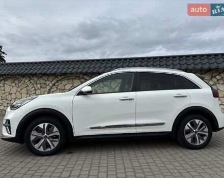Белый Киа Niro, объемом двигателя 0 л и пробегом 100 тыс. км за 18999 $, фото 3 на Automoto.ua