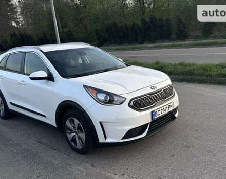 Білий Кіа Niro, об'ємом двигуна 1.6 л та пробігом 182 тис. км за 16500 $, фото 28 на Automoto.ua