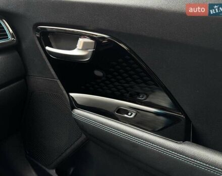 Белый Киа Niro, объемом двигателя 0 л и пробегом 100 тыс. км за 18999 $, фото 55 на Automoto.ua