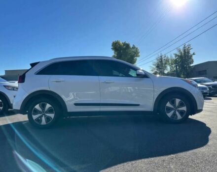 Білий Кіа Niro, об'ємом двигуна 1.6 л та пробігом 34 тис. км за 9700 $, фото 3 на Automoto.ua