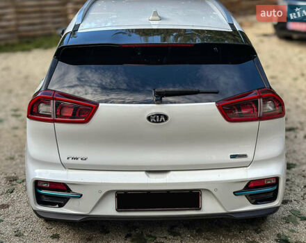 Білий Кіа Niro, об'ємом двигуна 0 л та пробігом 204 тис. км за 17800 $, фото 38 на Automoto.ua