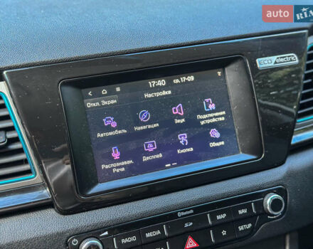 Білий Кіа Niro, об'ємом двигуна 0 л та пробігом 204 тис. км за 17800 $, фото 72 на Automoto.ua
