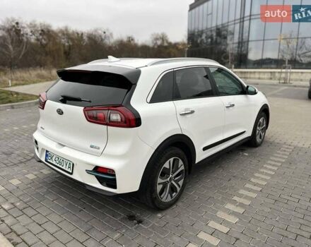 Белый Киа Niro, объемом двигателя 0 л и пробегом 150 тыс. км за 18000 $, фото 5 на Automoto.ua