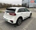 Белый Киа Niro, объемом двигателя 0 л и пробегом 150 тыс. км за 18000 $, фото 5 на Automoto.ua