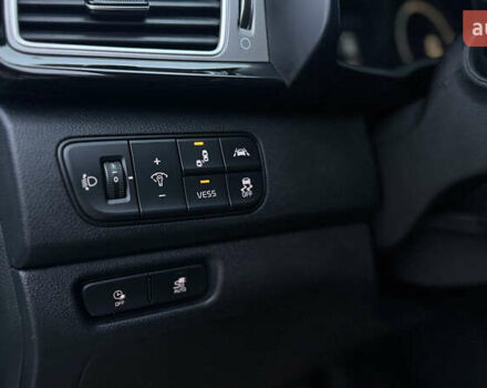 Білий Кіа Niro, об'ємом двигуна 0 л та пробігом 124 тис. км за 16999 $, фото 29 на Automoto.ua