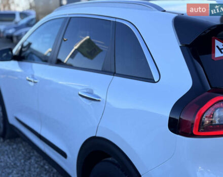 Белый Киа Niro, объемом двигателя 0 л и пробегом 210 тыс. км за 15900 $, фото 9 на Automoto.ua