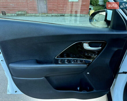 Белый Киа Niro, объемом двигателя 0 л и пробегом 135 тыс. км за 16999 $, фото 15 на Automoto.ua