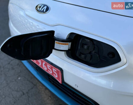 Белый Киа Niro, объемом двигателя 0 л и пробегом 147 тыс. км за 18500 $, фото 9 на Automoto.ua