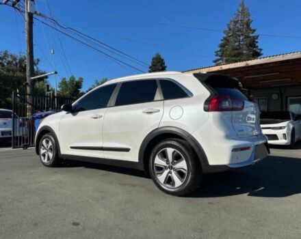 Білий Кіа Niro, об'ємом двигуна 1.6 л та пробігом 34 тис. км за 9700 $, фото 7 на Automoto.ua