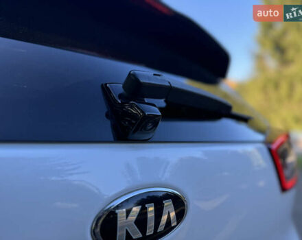 Белый Киа Niro, объемом двигателя 0 л и пробегом 147 тыс. км за 18500 $, фото 36 на Automoto.ua