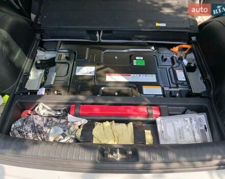 Белый Киа Niro, объемом двигателя 1.58 л и пробегом 93 тыс. км за 17900 $, фото 8 на Automoto.ua