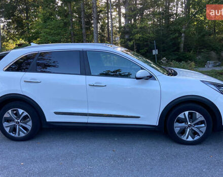 Білий Кіа Niro, об'ємом двигуна 0 л та пробігом 164 тис. км за 13500 $, фото 4 на Automoto.ua
