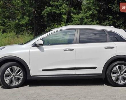 Белый Киа Niro, объемом двигателя 0 л и пробегом 162 тыс. км за 17300 $, фото 1 на Automoto.ua