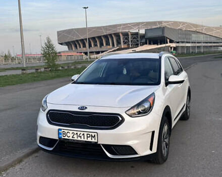 Білий Кіа Niro, об'ємом двигуна 1.6 л та пробігом 182 тис. км за 16500 $, фото 33 на Automoto.ua