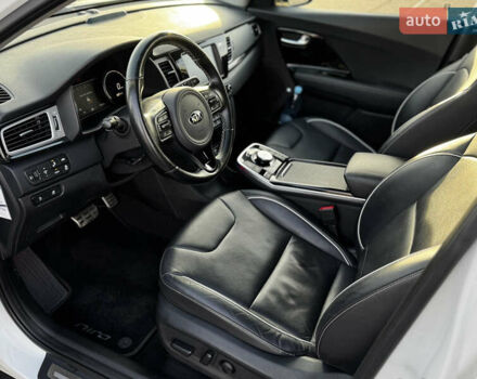 Білий Кіа Niro, об'ємом двигуна 0 л та пробігом 74 тис. км за 18700 $, фото 20 на Automoto.ua