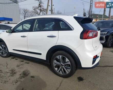 Белый Киа Niro, объемом двигателя 0 л и пробегом 105 тыс. км за 17555 $, фото 2 на Automoto.ua
