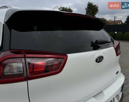 Белый Киа Niro, объемом двигателя 0 л и пробегом 100 тыс. км за 18999 $, фото 24 на Automoto.ua