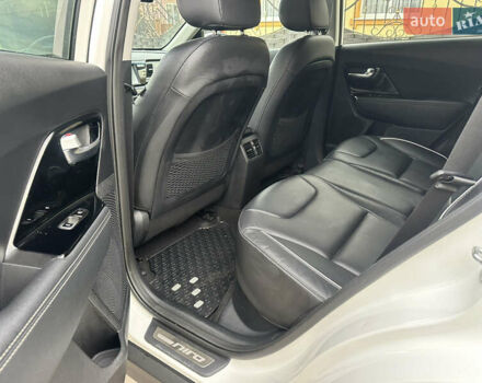 Киа Niro 2019 в Луцке на Automoto.ua Белый Киа Niro, объемом двигателя 0 л и пробегом 176 тыс. км за 15900 $, фото 12 на Automoto.ua