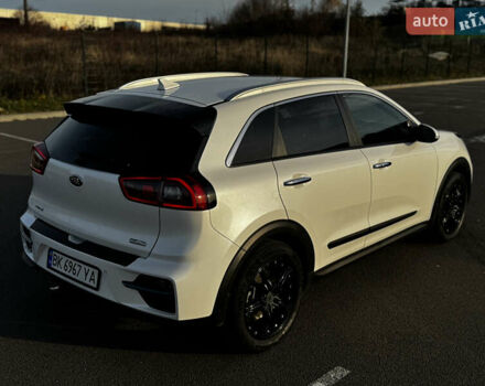 Білий Кіа Niro, об'ємом двигуна 0 л та пробігом 74 тис. км за 18700 $, фото 7 на Automoto.ua