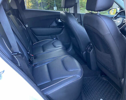 Білий Кіа Niro, об'ємом двигуна 0 л та пробігом 164 тис. км за 13500 $, фото 18 на Automoto.ua