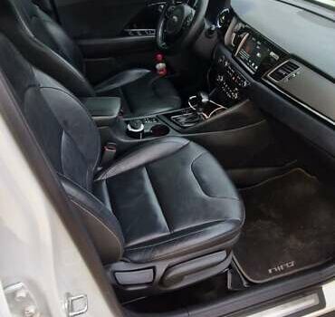 Белый Киа Niro, объемом двигателя 1.58 л и пробегом 191 тыс. км за 17300 $, фото 2 на Automoto.ua