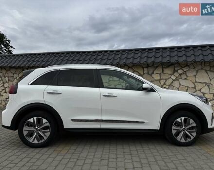 Киа Niro 2019 в Львове на Automoto.ua Белый Киа Niro, объемом двигателя 0 л и пробегом 97 тыс. км за 19000 $, фото 2 на Automoto.ua