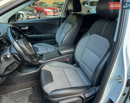 Білий Кіа Niro, об'ємом двигуна 0 л та пробігом 204 тис. км за 17800 $, фото 65 на Automoto.ua