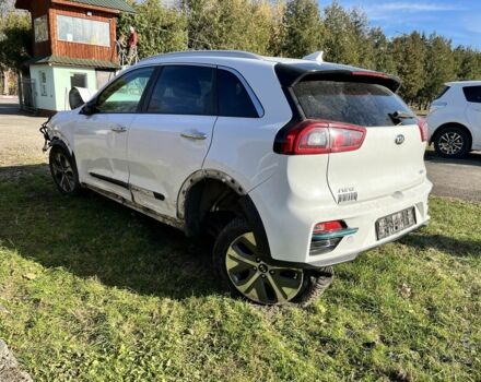 Білий Кіа Niro, об'ємом двигуна 0 л та пробігом 92 тис. км за 7000 $, фото 2 на Automoto.ua
