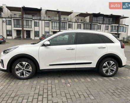 Белый Киа Niro, объемом двигателя 0 л и пробегом 150 тыс. км за 18000 $, фото 3 на Automoto.ua