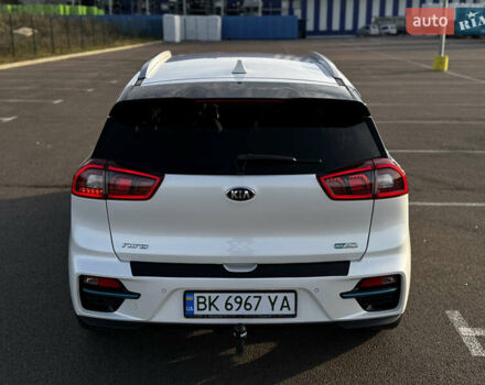 Білий Кіа Niro, об'ємом двигуна 0 л та пробігом 74 тис. км за 18700 $, фото 12 на Automoto.ua