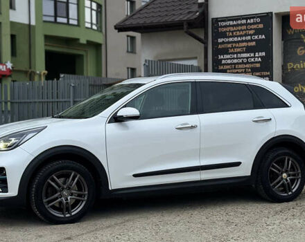 Білий Кіа Niro, об'ємом двигуна 0 л та пробігом 124 тис. км за 16999 $, фото 9 на Automoto.ua