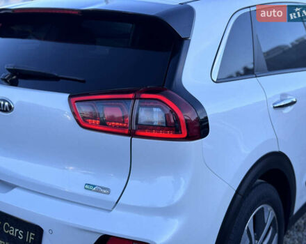 Белый Киа Niro, объемом двигателя 0 л и пробегом 210 тыс. км за 15900 $, фото 13 на Automoto.ua