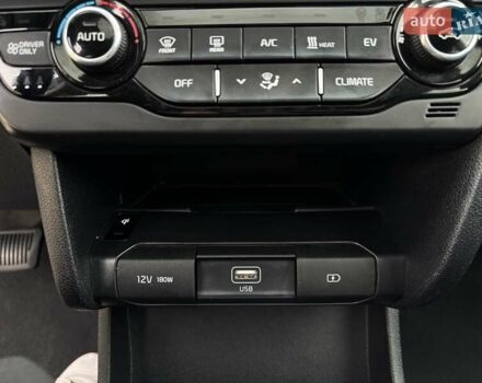 Белый Киа Niro, объемом двигателя 0 л и пробегом 100 тыс. км за 18999 $, фото 48 на Automoto.ua