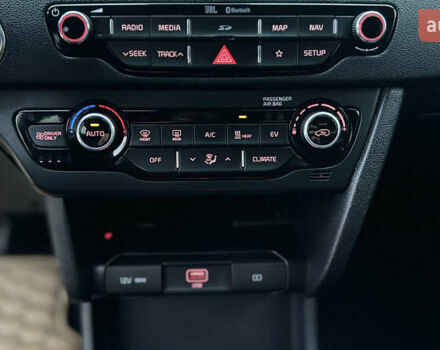 Білий Кіа Niro, об'ємом двигуна 0 л та пробігом 124 тис. км за 16999 $, фото 20 на Automoto.ua