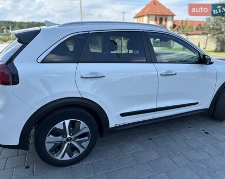 Белый Киа Niro, объемом двигателя 0 л и пробегом 145 тыс. км за 19700 $, фото 2 на Automoto.ua