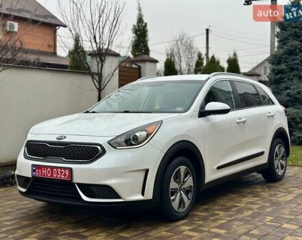 Белый Киа Niro, объемом двигателя 1.6 л и пробегом 213 тыс. км за 16500 $, фото 1 на Automoto.ua