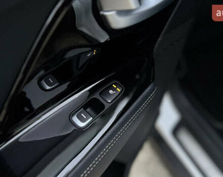 Білий Кіа Niro, об'ємом двигуна 0 л та пробігом 124 тис. км за 16999 $, фото 13 на Automoto.ua