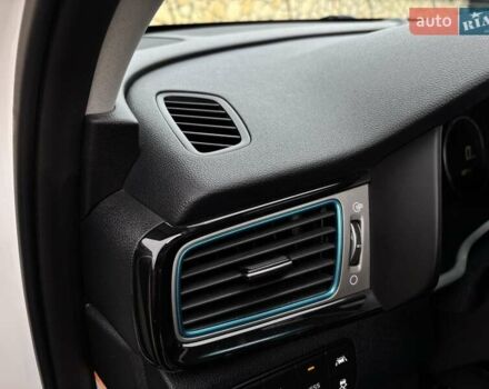 Белый Киа Niro, объемом двигателя 0 л и пробегом 100 тыс. км за 18999 $, фото 38 на Automoto.ua