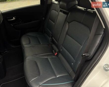 Белый Киа Niro, объемом двигателя 0 л и пробегом 100 тыс. км за 18999 $, фото 65 на Automoto.ua