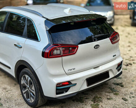 Білий Кіа Niro, об'ємом двигуна 0 л та пробігом 204 тис. км за 17800 $, фото 35 на Automoto.ua