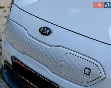 Білий Кіа Niro, об'ємом двигуна 0 л та пробігом 204 тис. км за 17800 $, фото 45 на Automoto.ua