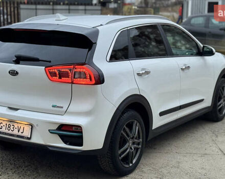 Білий Кіа Niro, об'ємом двигуна 0 л та пробігом 124 тис. км за 16999 $, фото 4 на Automoto.ua